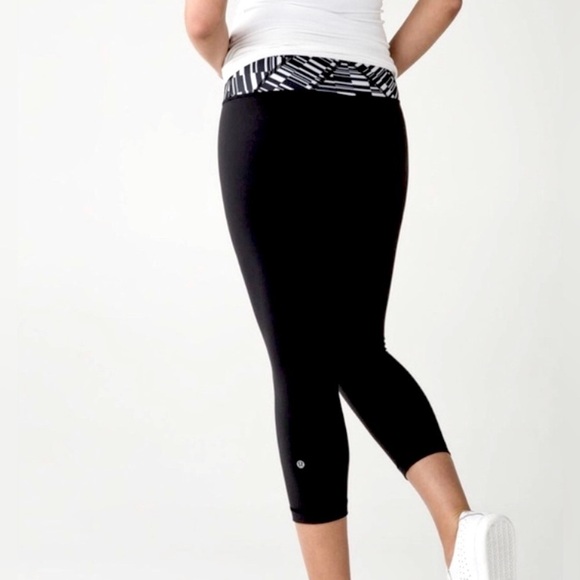Lululemon Wunder Under Crop III Yin Yang Stripe Black White Leggings Size 4 - Picture 1 of 13